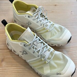 On Cloud Size 10.5 NWOB. Never worn
